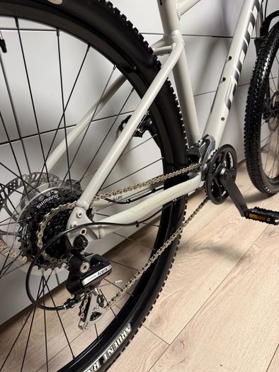 GIANT Talon 2 Hardtail Bike (Like NEW)