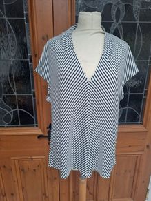 Gallery stripe top