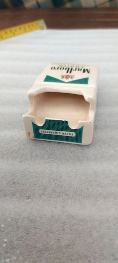 marlboro novelty ashtray,,buyer collects or pays postage, sold as seen, see pictures for condition,