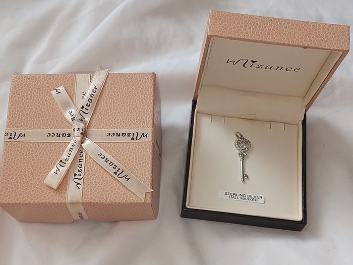 Mizanee Sterling Silver Hallmarked Heart Key Pendant (Boxed)