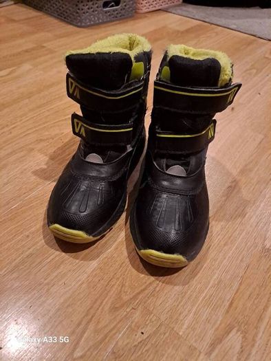 Snow boots