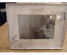 New engagement photo frame