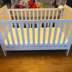 Mamas & Papas Atlas cot bed