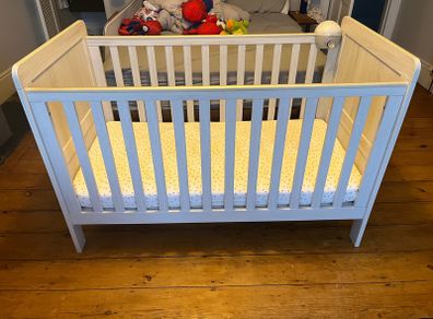 Mamas & Papas Atlas cot bed