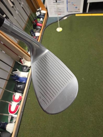 Ladies Titleist Vokey Sm10 56 deg Sand Wedge