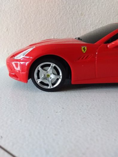 Rastar : Ferrari California - Remote Control Car