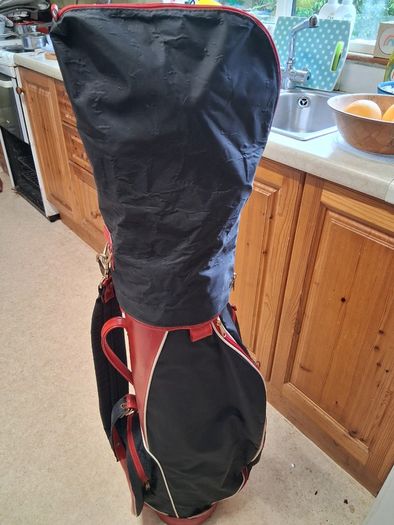 Ladies Golf Clubs. Complete Matching Set Of Ladies Right Handed Graphite Shafted Golf Clubs In Excellent Condition.