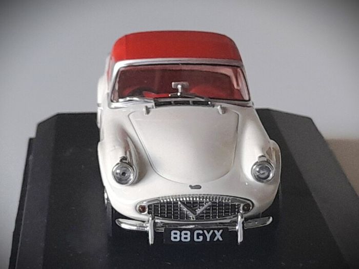 Diecast Model Daimler SP250 - Collectable Oxford Diecast 1:43