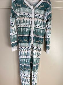 Leigh Tucker Willow Nollaig Shona all in one pyjamas 3-4 years