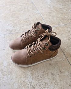 Boys boots