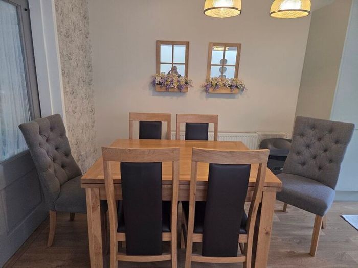 Extendable Dining table and chairs