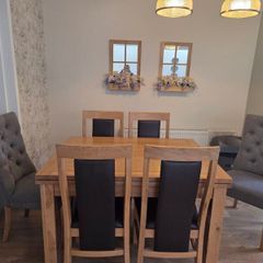 Extendable Dining table and chairs