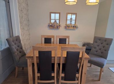 Extendable Dining table and chairs