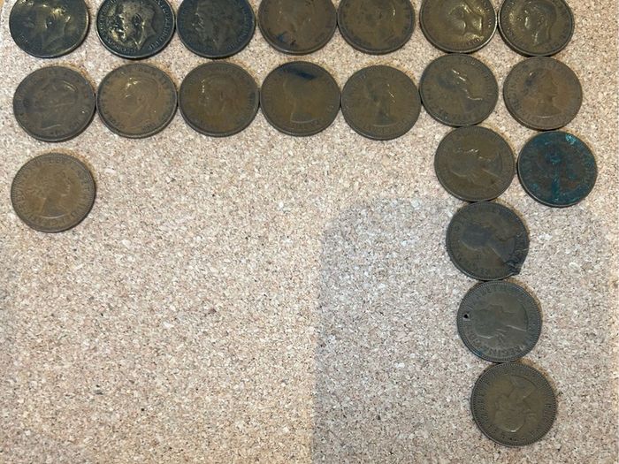 Old Great Britain Half Penny Coins (20)