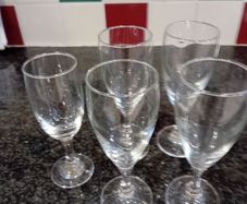 glassware,set of 4 glasses +1 not matching.