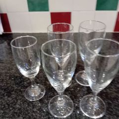 glassware,set of 4 glasses +1 not matching.