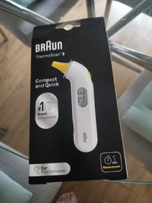 Ear thermometer