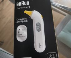 Ear thermometer