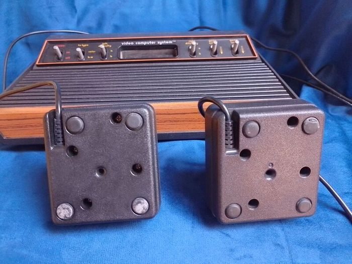 Atari 2600 'woody' console set with ganes