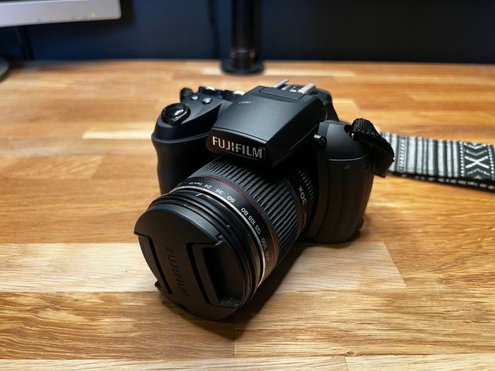 Fujifilm Finepix HS20EXR 24-720mm