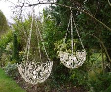 Light Hanging Baskets D828