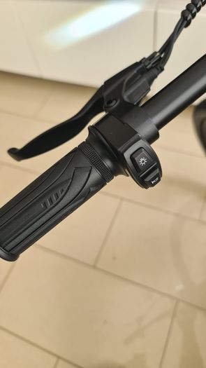 BRAND NEW! City E-BIKE with Nice Extras. 0Kms Electric