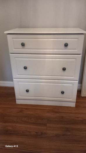 Chest of drawers