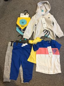 Baby Boy 9-12mth New 2x outfit 1 x hoodie & Bibs
