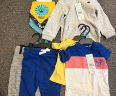 Baby Boy 9-12mth New 2x outfit 1 x hoodie & Bibs