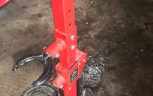 Coil spring compression tool
