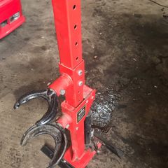 Coil spring compression tool