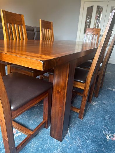 Extendable Table and 8 Chairs