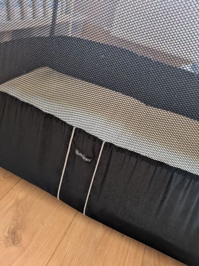babybjorn travel cot excellent