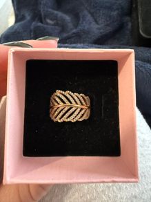 Pandora rose Gold feather ring