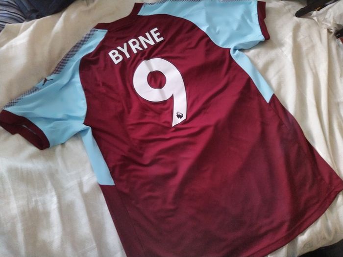 Puma Burnley Jersey Byrne No.9 Size XL