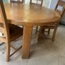 solid round oak table Image 3