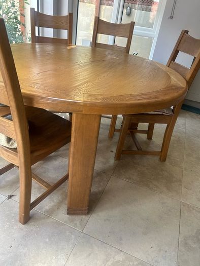 solid round oak table
