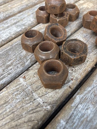 wheel nuts  landrover Discovery