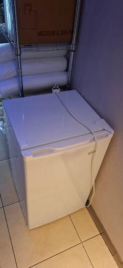 under counter fridge with small freezer