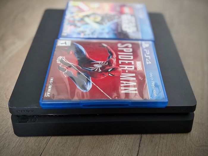 Ps4 Slim + Games