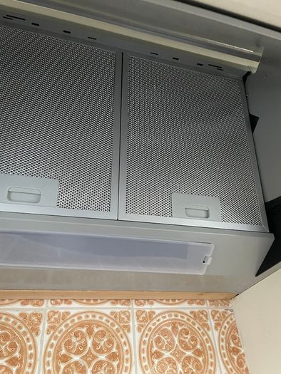 Kitchen including integrated dishwasher and cooker