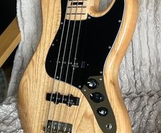 Vintage VJ74 ReIssued Bass, Natural Ash