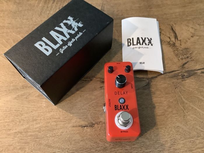 BLAXX Stagg Analog Delay guitar pedal box (Boss DM-2 copy)