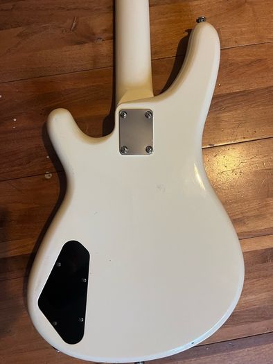 1988 Yamaha Motion B medium scale Bass