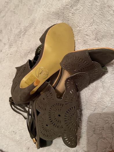 High heels dark green size 3/36- new