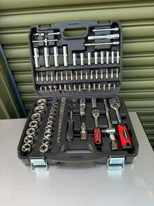 Brand New 100pc Socket Set - 1/2 & 1/4 Drive
