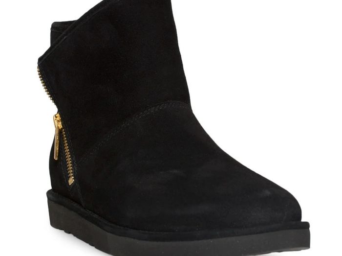 uggs Genuine brand new in their box never worn unwanted gift cost over 200 will sell for 110 euro