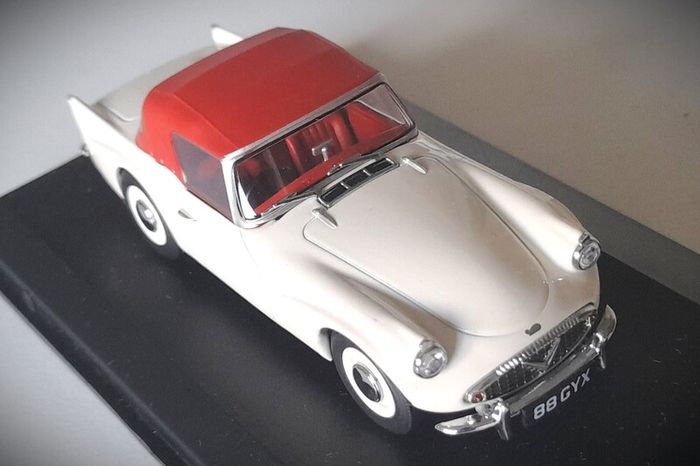 Diecast Model Daimler SP250 - Collectable Oxford Diecast 1:43