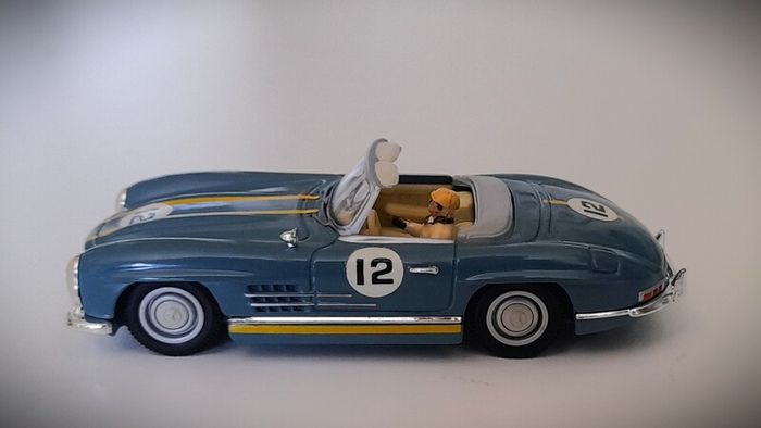 Diecast Model Mercedes-Benz 300SL (W198) Competition - Collectable Vanguards 1:43