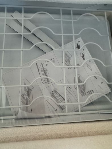 Brand New Extendable Plate Organiser Drawer Telescopic with Drip Tray 42x26x12cm.